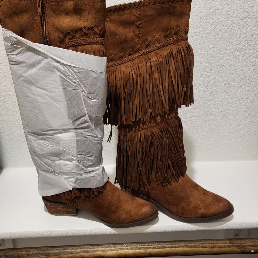 Beautiful boots - Picture 2 of 2